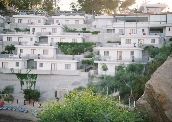 蓝湾酒店 4* 切法卢