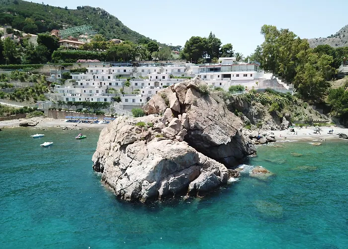 Blue Bay تْشيفالو